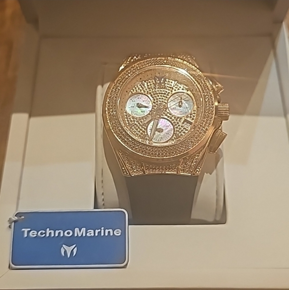 TechnoMarine Women's Rose gold watch - Picture 16 of 17
